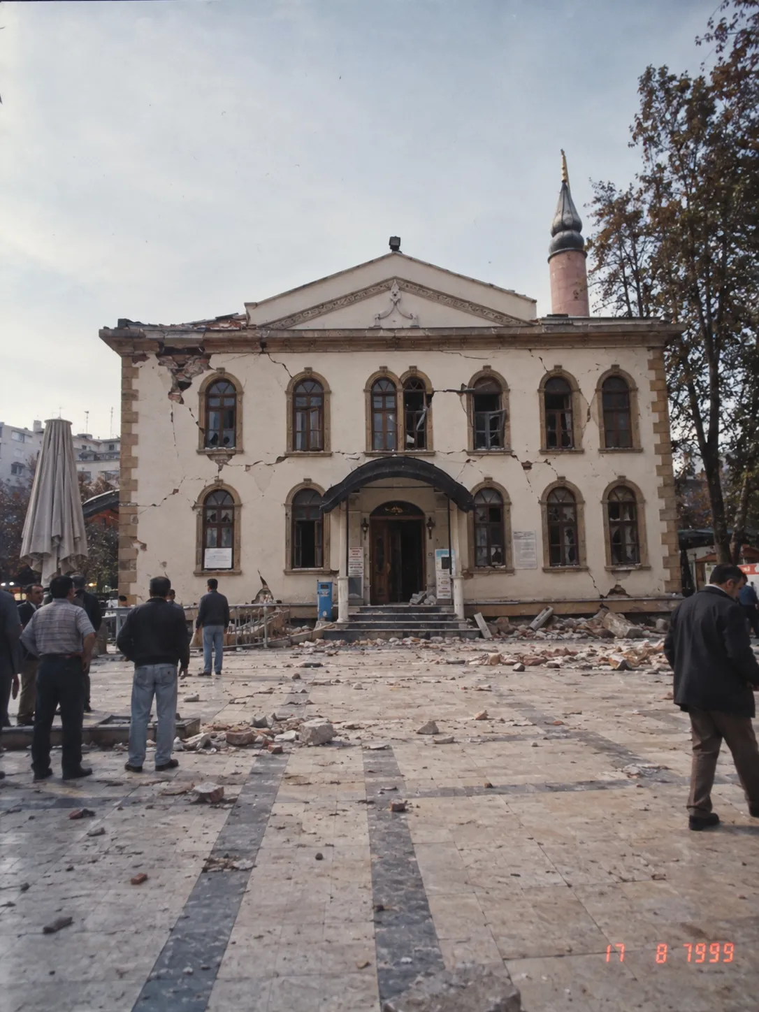 17 Ağustos 1999 Marmara Depremi sonrası Fevziye Camii